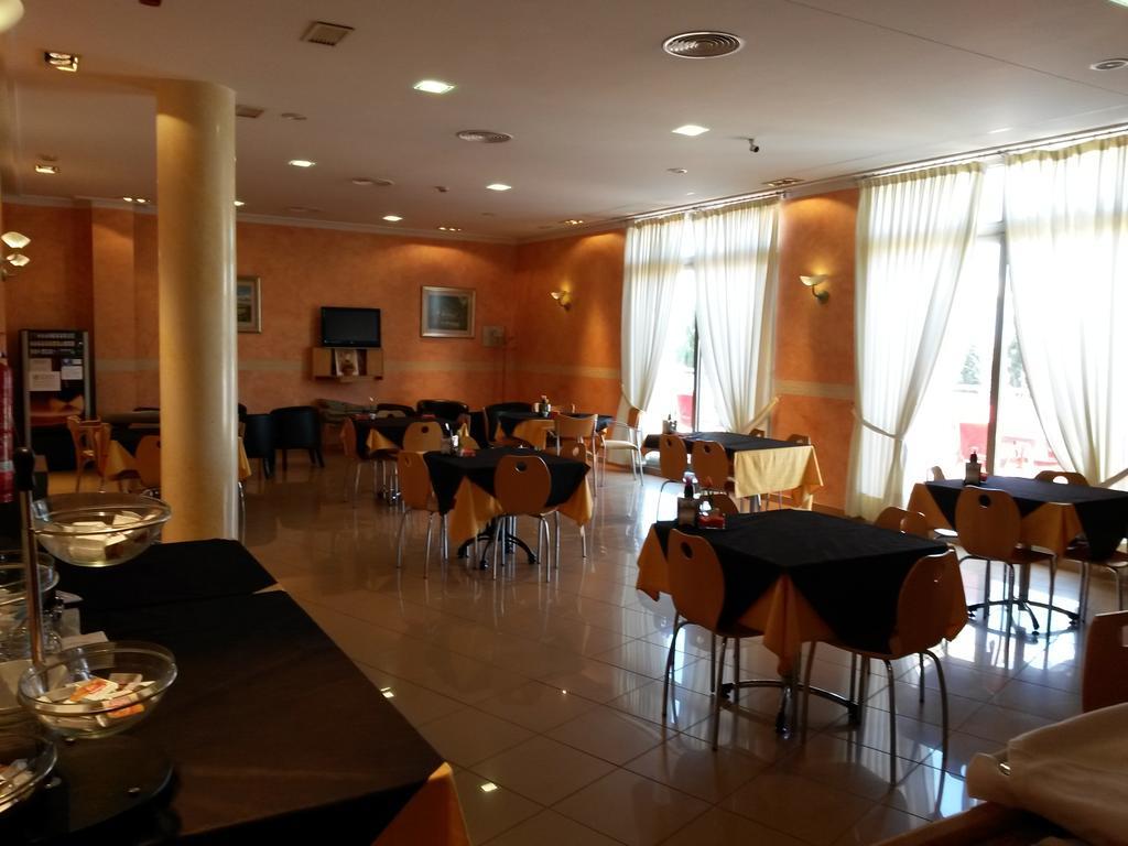 Hotel La Torre Los Montesinos Exterior photo